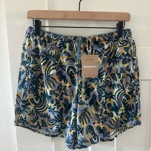 Patagonia women’s multi trail shorts 5 1/2, size medium